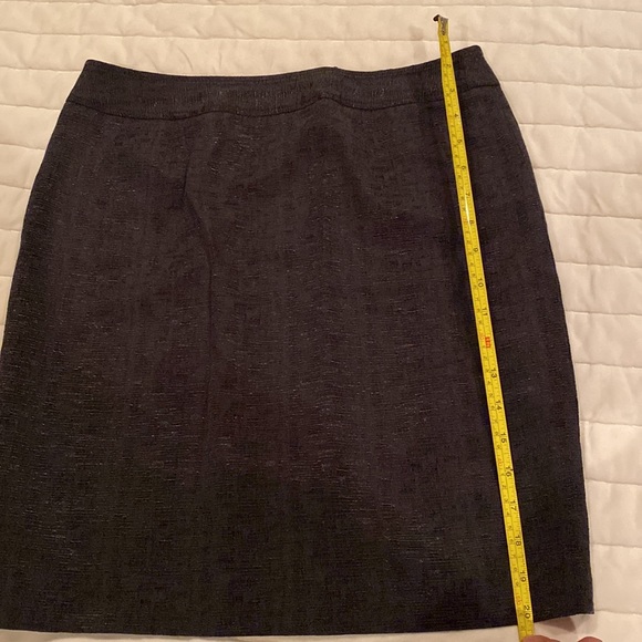 Black Ann Klein skirt. Size 6 - Picture 2 of 6